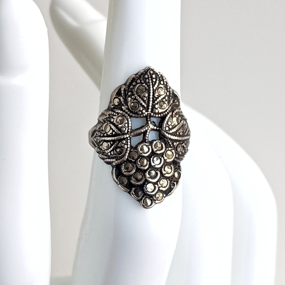 Small Sterling and Marcasite Art Nouveau Ring Sz 4.75 - Picture 2 of 10